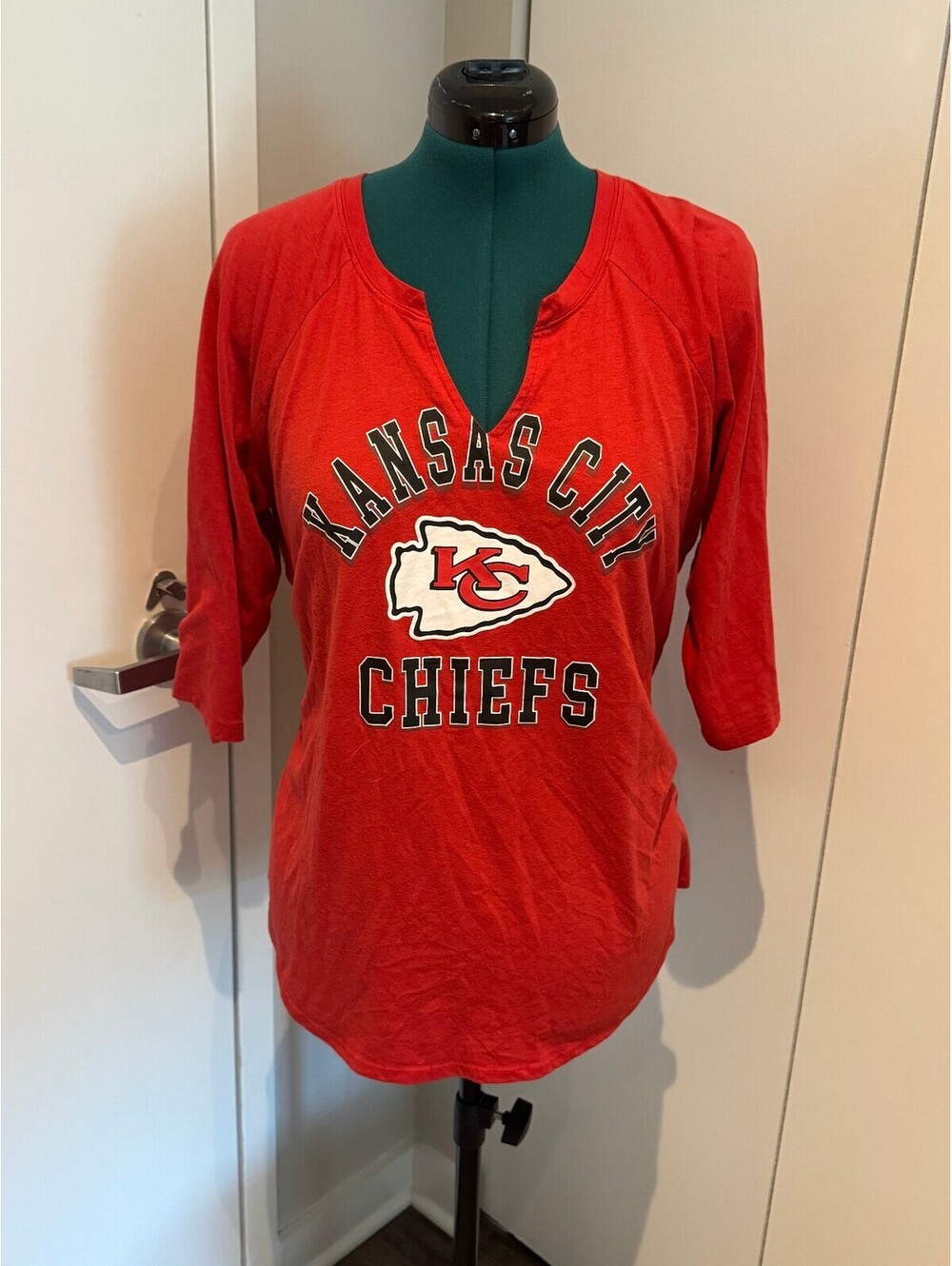 Torrid Kansas City Chiefs red V-neck T-shirt